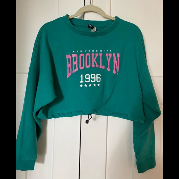 Forever 21 Tops - Forever 21 Cropped Sweatshirt